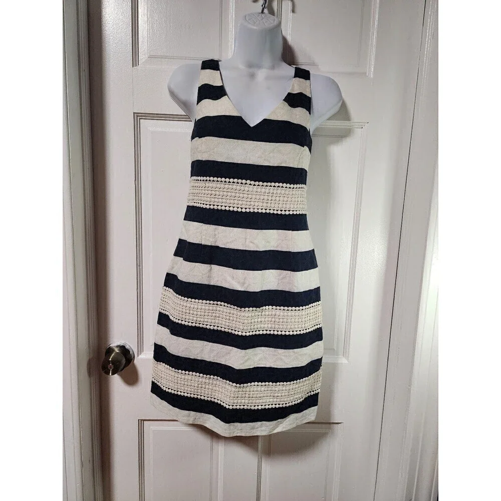 Just Taylor Just TaylorClassic and Timeless Black and lvory Striped V-Neck 4 - Picture 11 of 12